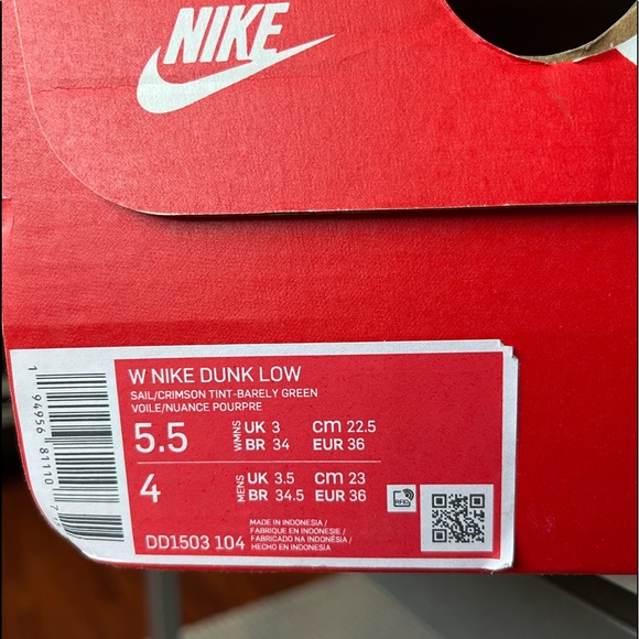Brand New Nike Dunk Low with box
Never Worn
Size 36 EU/ 5.5 UK - Picture 5 of 6